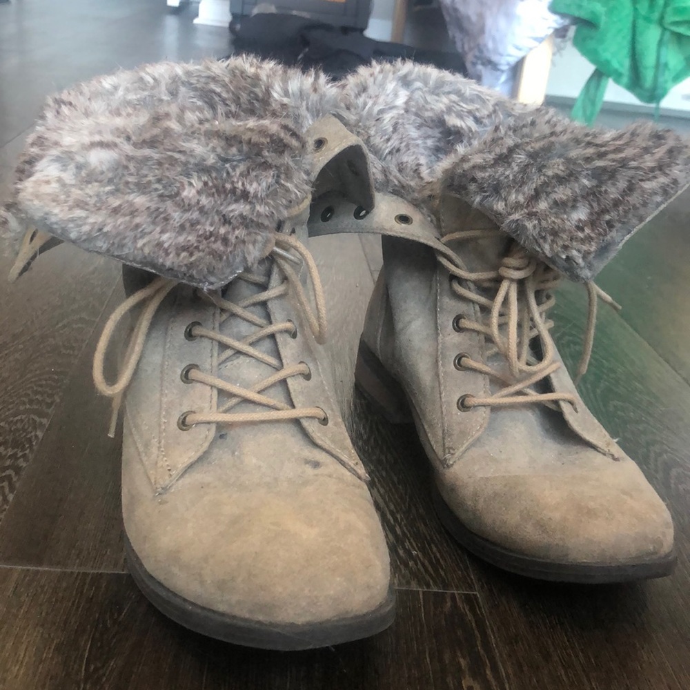 De stressed Fur Lined Boots - Picture 5 of 10